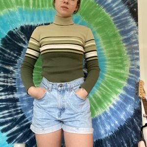 Vintage greens turtleneck 💚🐸